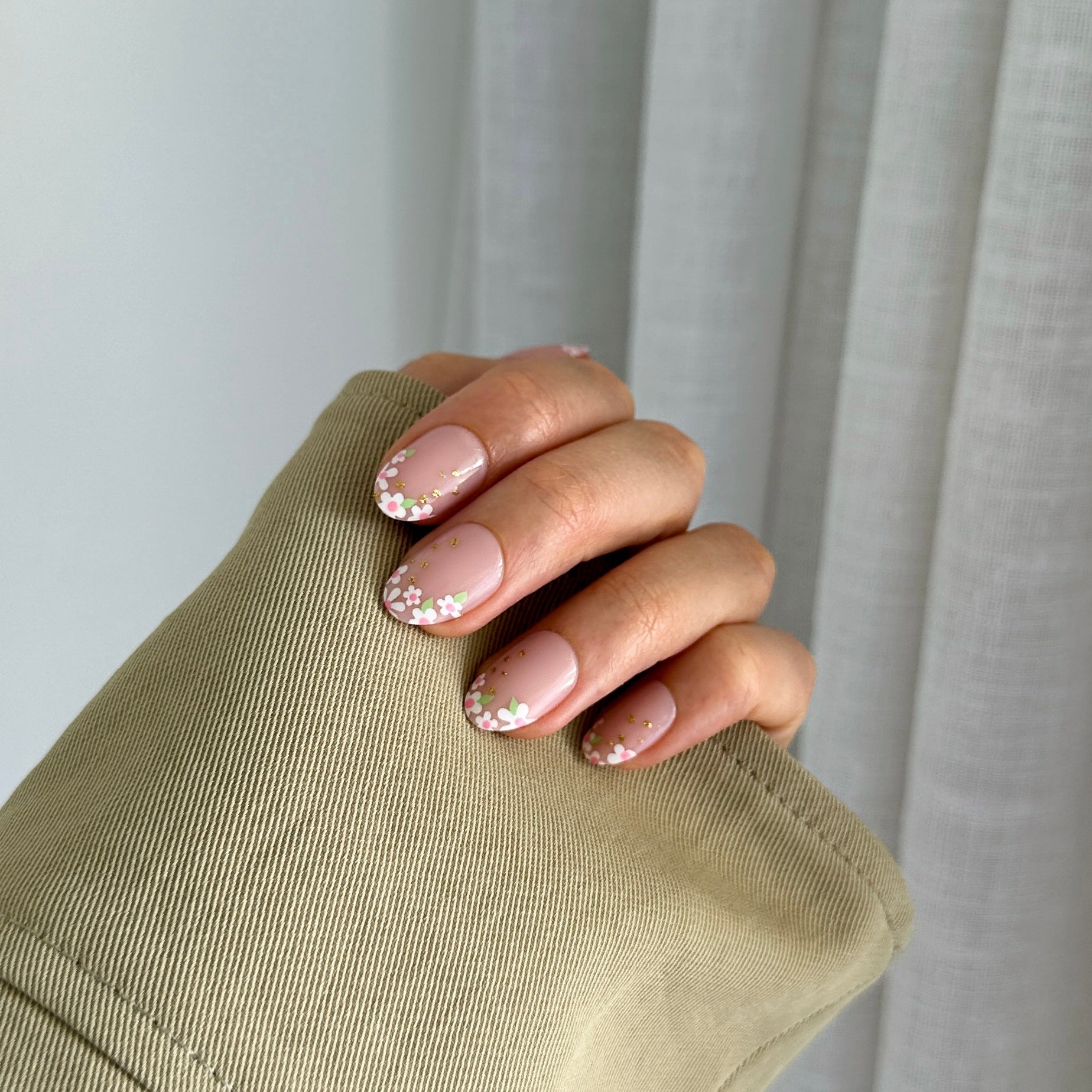 Daisy Tips Gel Press-On Nails