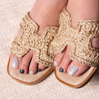 Dainty Dotted Pedi