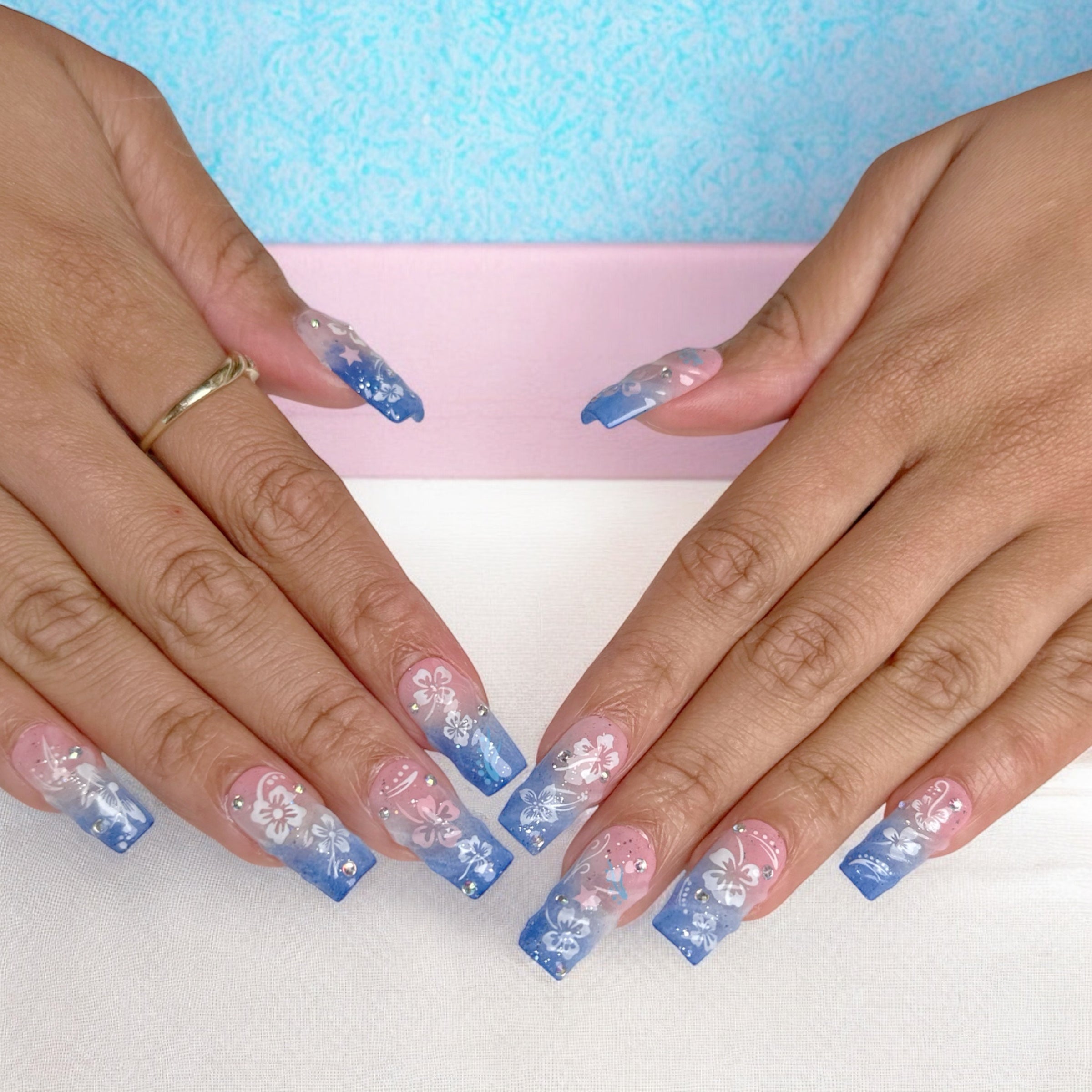 blue white flower square medium set